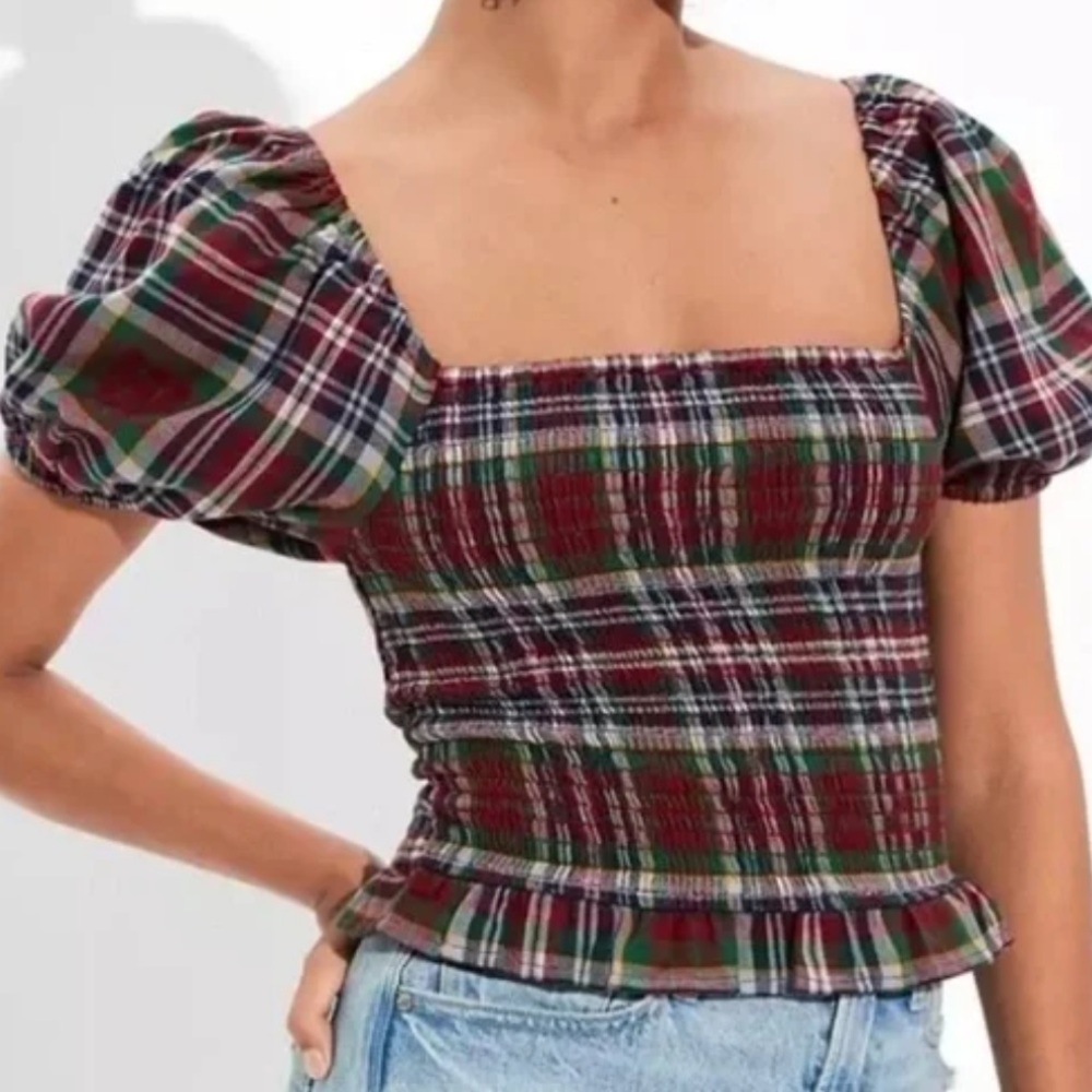 American Eagle plaid XS cropped & smocked top w/puffy sleeves. Flannel look